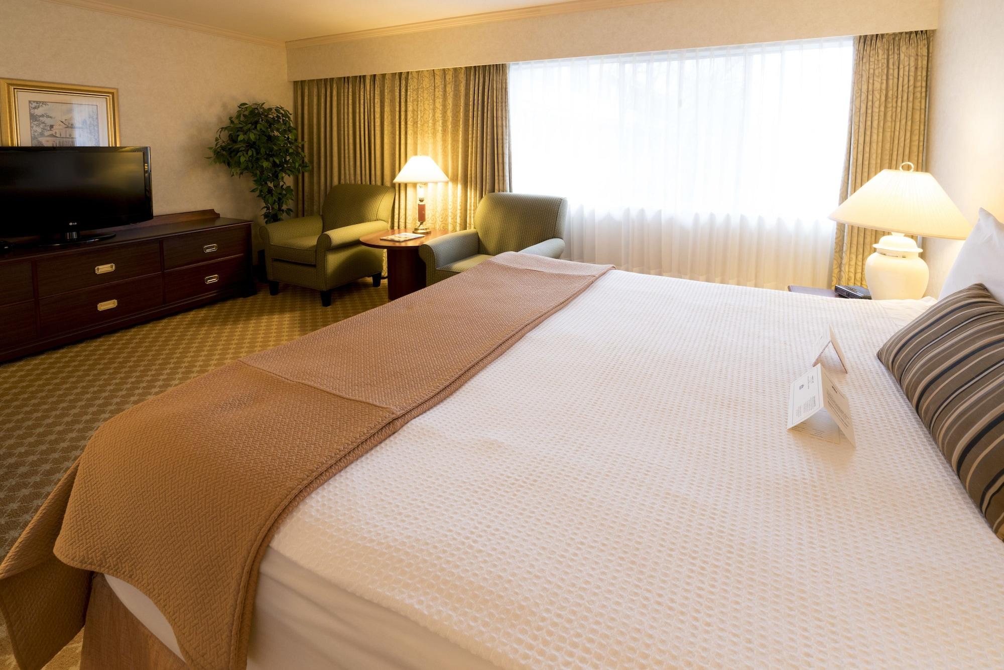 Royal Scot Hotel & Suites Виктория Экстерьер фото