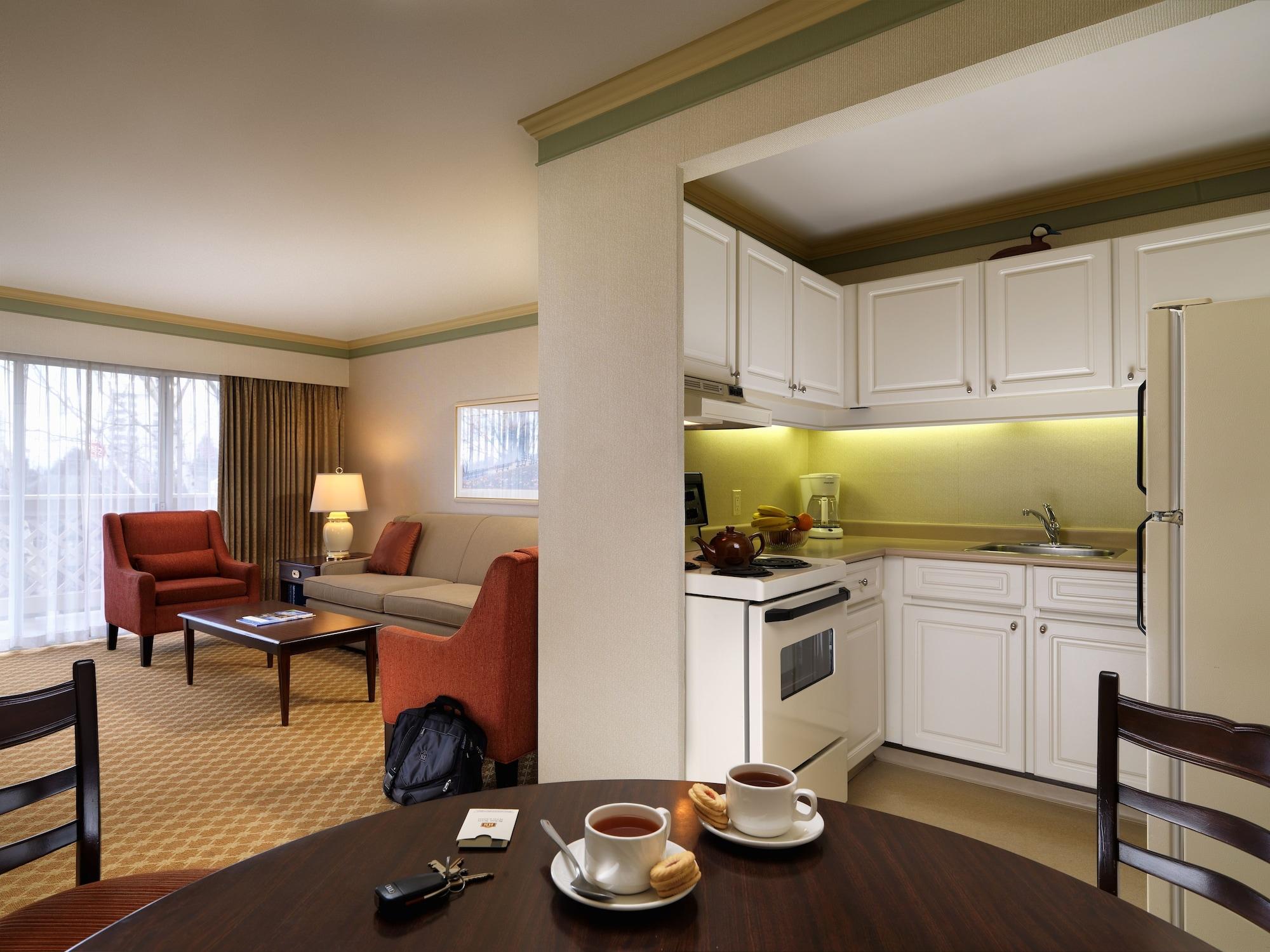Royal Scot Hotel & Suites Виктория Экстерьер фото