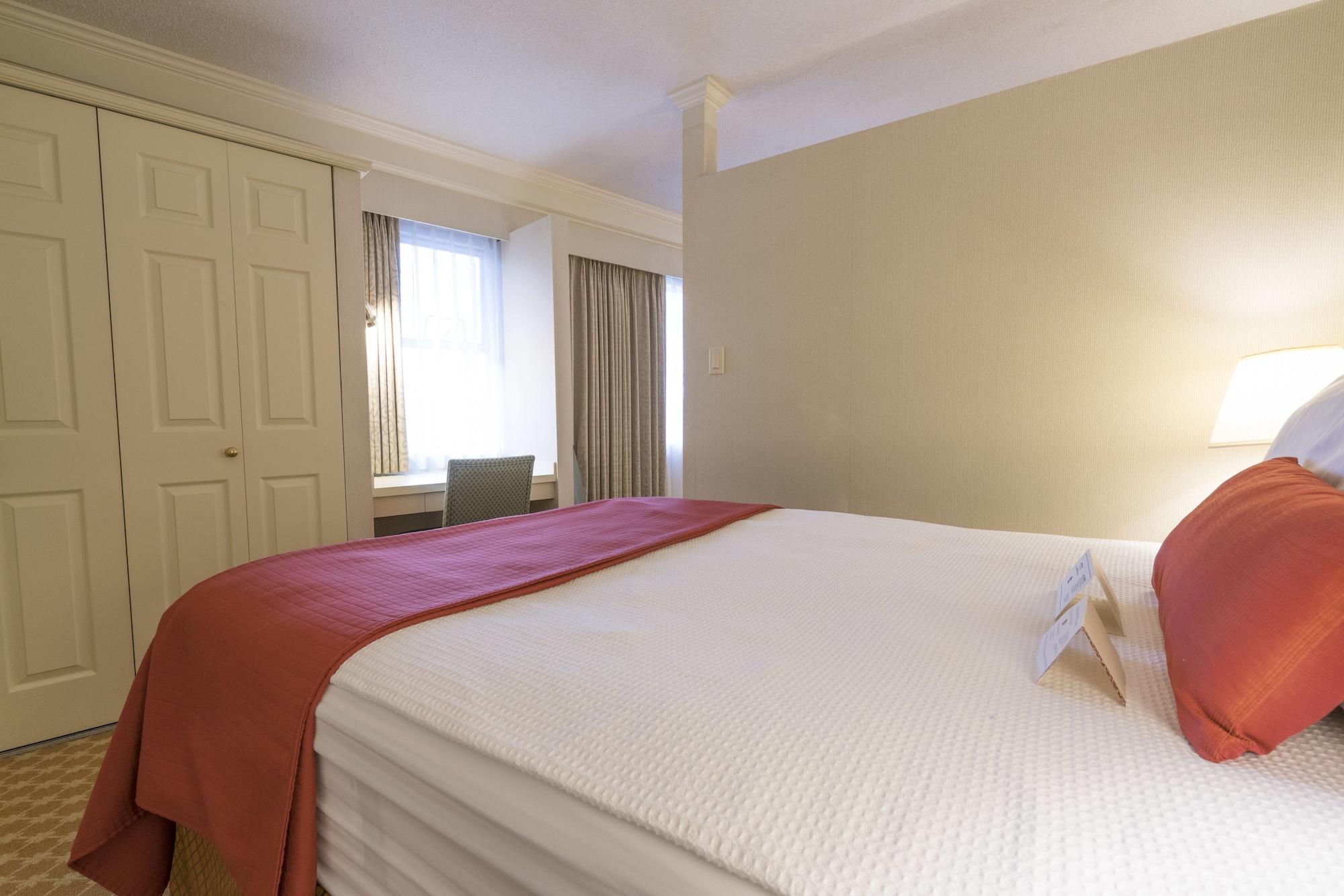 Royal Scot Hotel & Suites Виктория Экстерьер фото