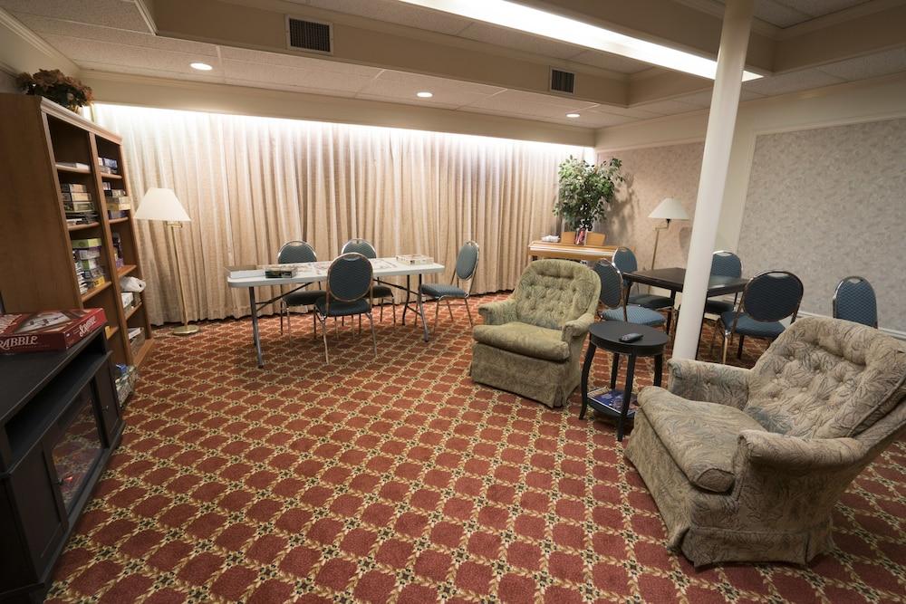 Royal Scot Hotel & Suites Виктория Экстерьер фото