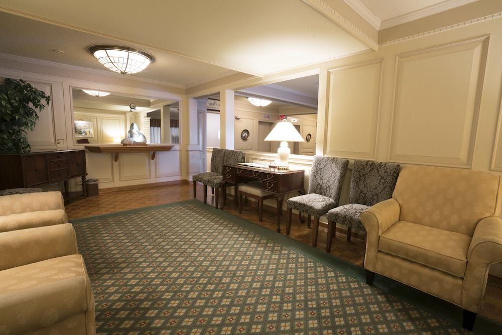 Royal Scot Hotel & Suites Виктория Экстерьер фото