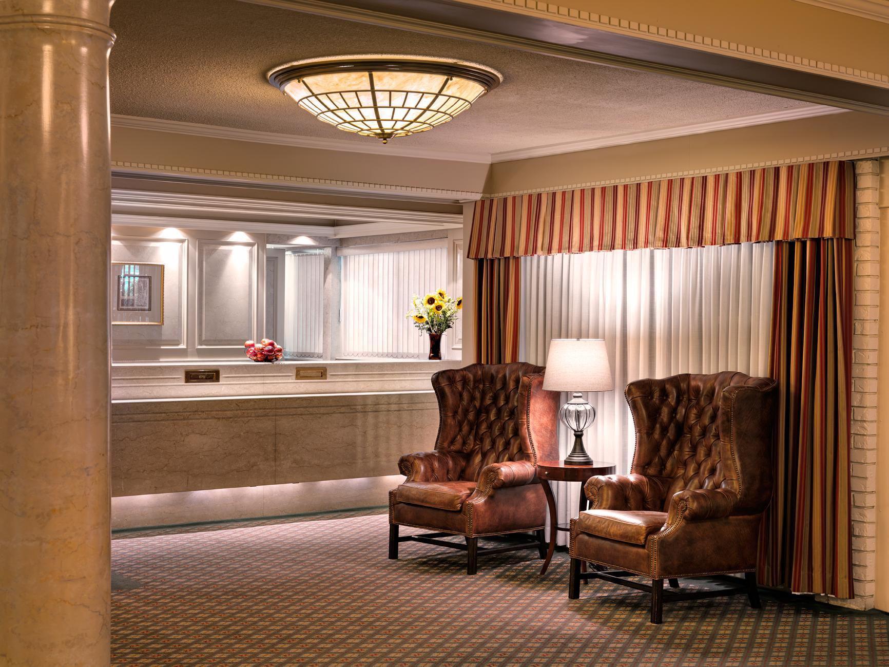 Royal Scot Hotel & Suites Виктория Экстерьер фото