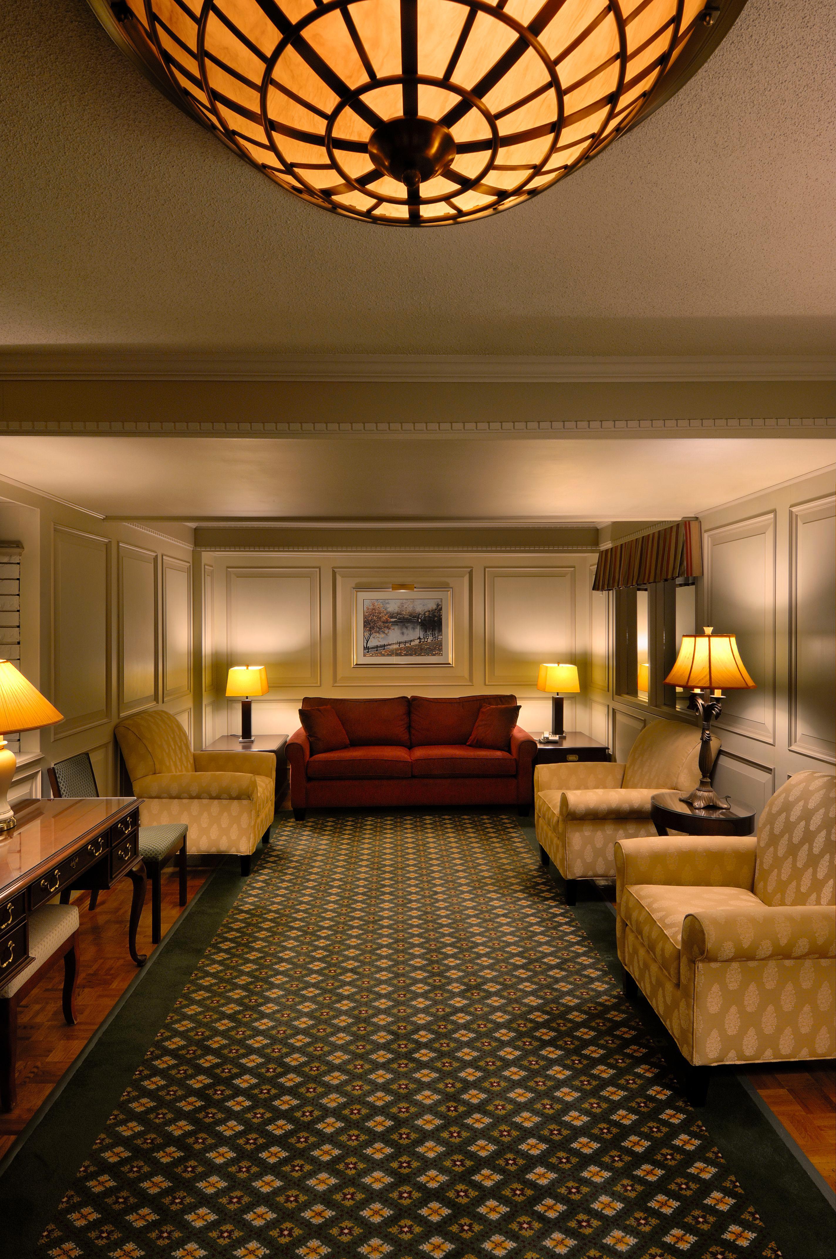 Royal Scot Hotel & Suites Виктория Экстерьер фото