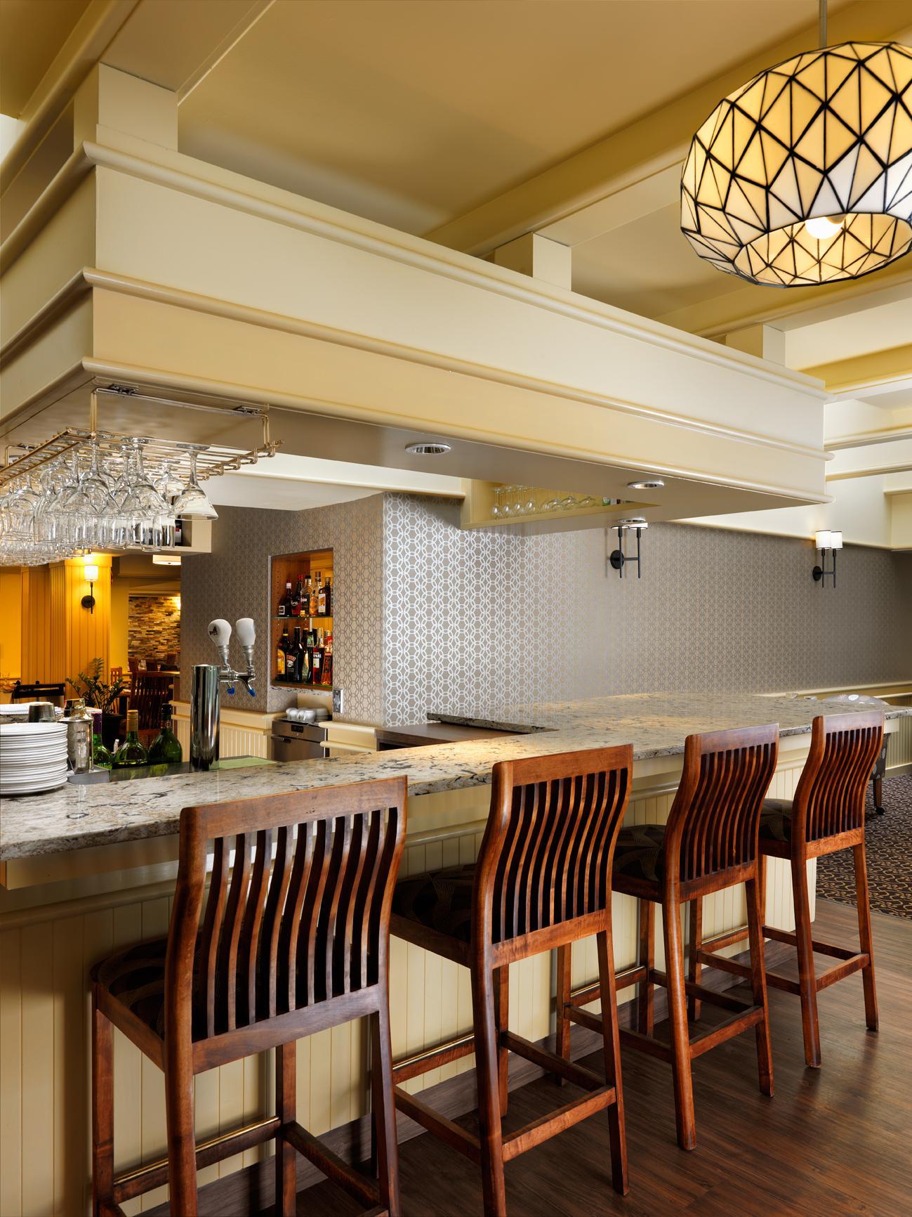 Royal Scot Hotel & Suites Виктория Экстерьер фото