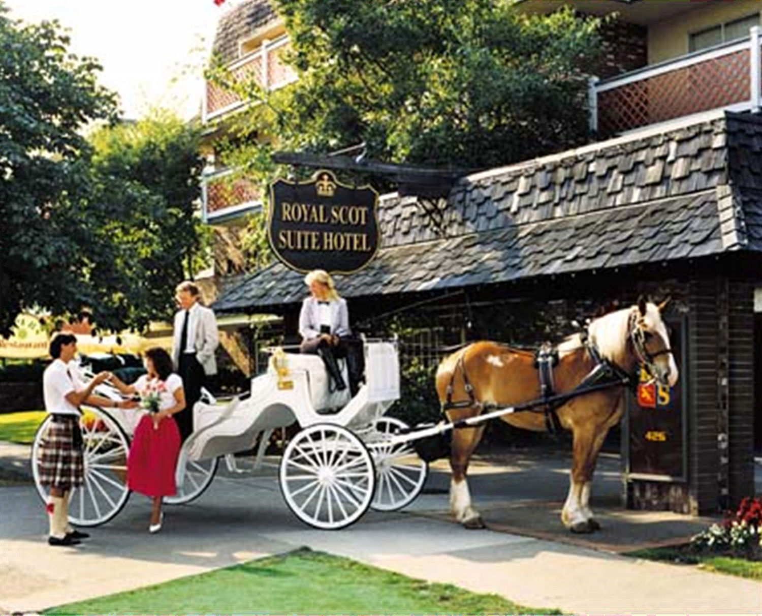 Royal Scot Hotel & Suites Виктория Экстерьер фото