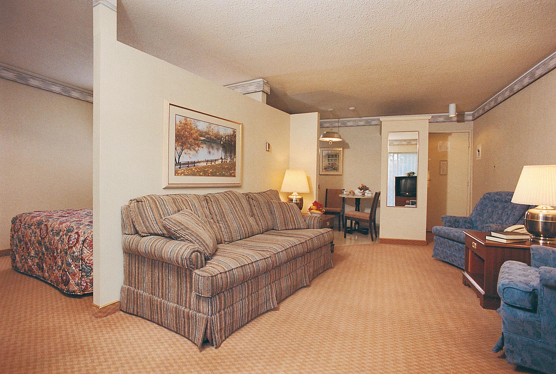 Royal Scot Hotel & Suites Виктория Экстерьер фото
