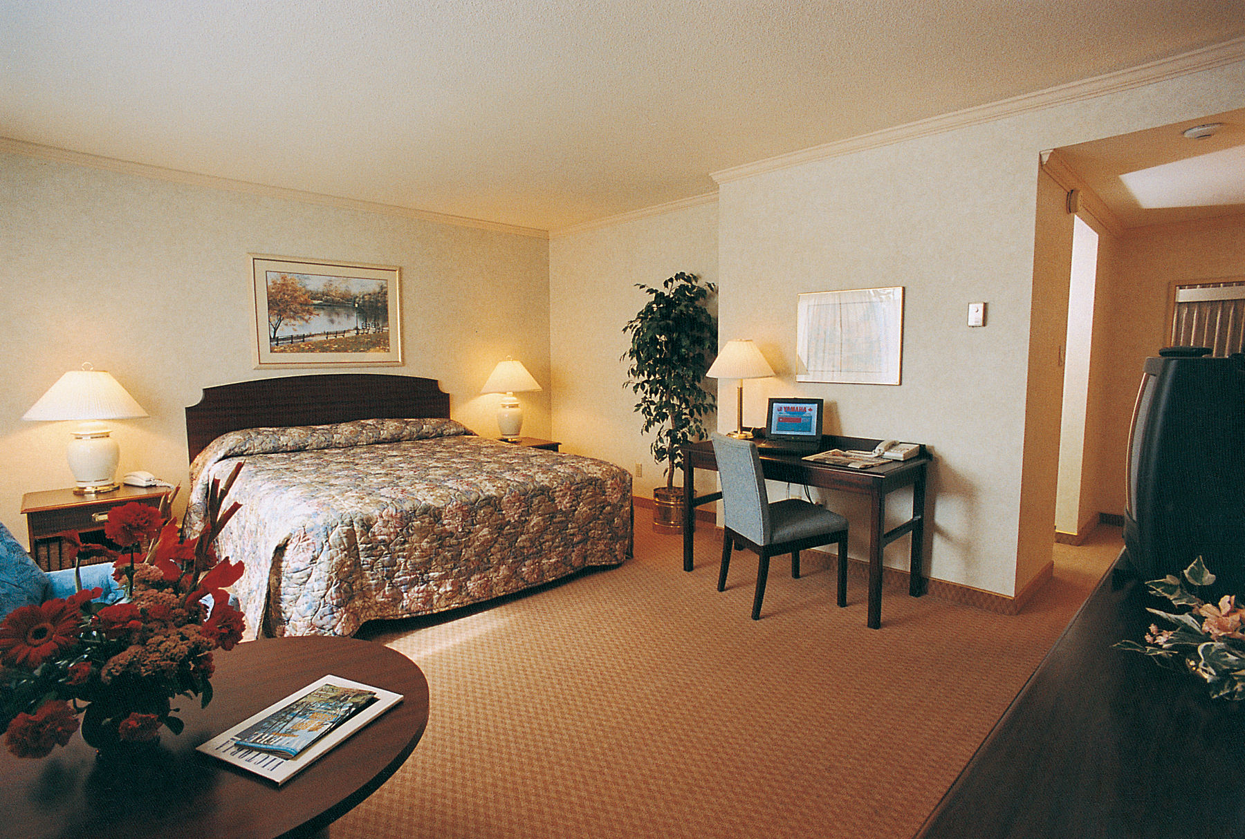 Royal Scot Hotel & Suites Виктория Экстерьер фото