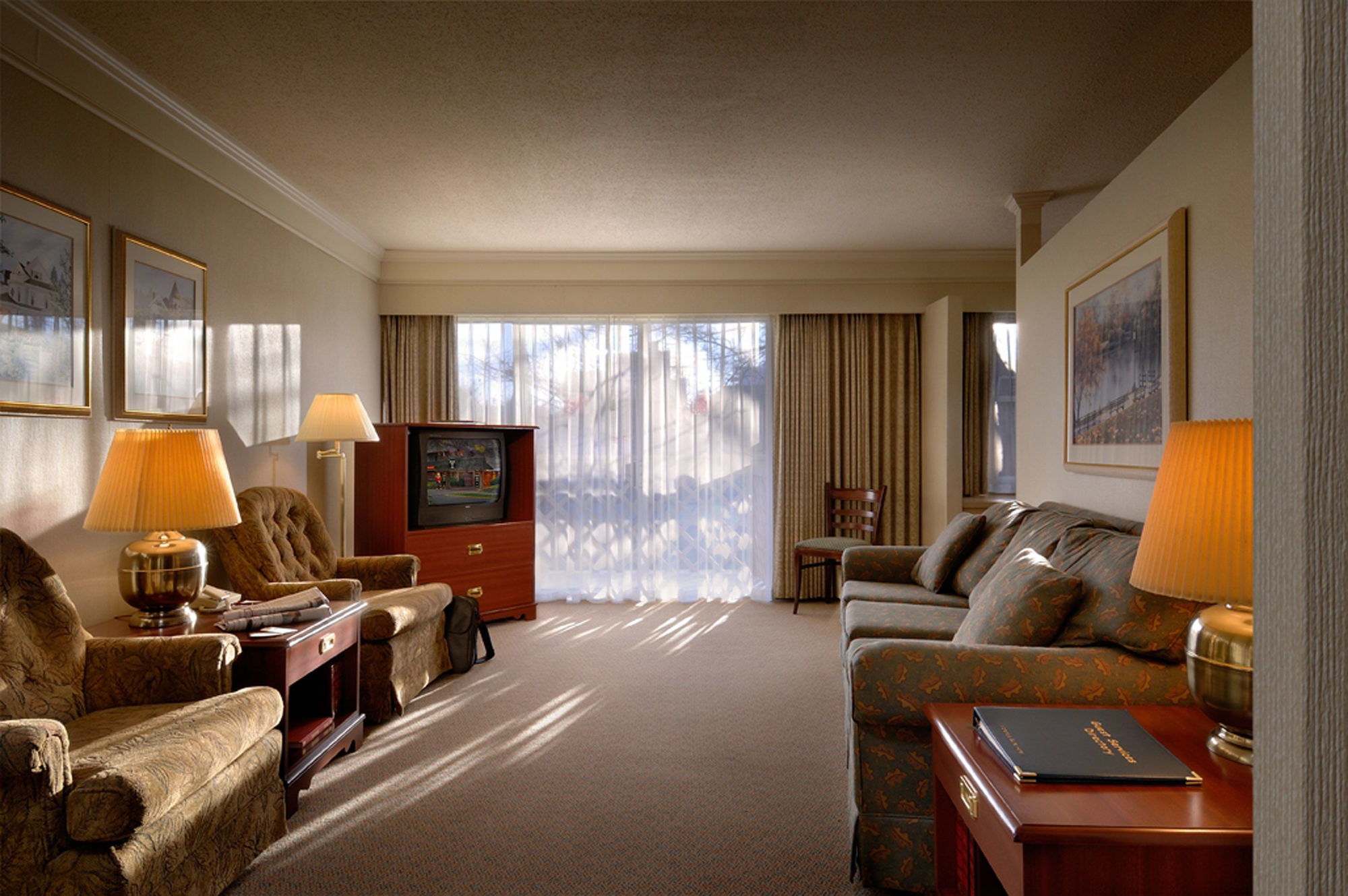Royal Scot Hotel & Suites Виктория Экстерьер фото
